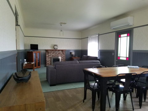 Wagga Wagga Country Cottages - Accommodation Search 0