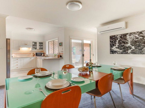 Walling-Clifton Gardens - Backing Onto Golf Course - Accommodation Search 3