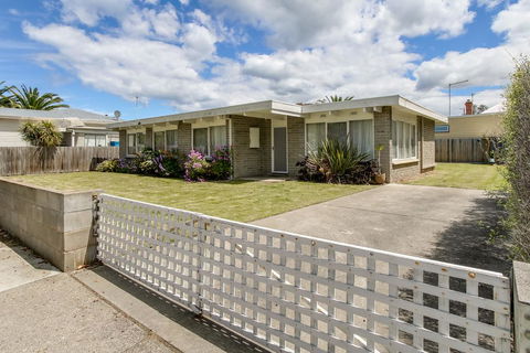 Wander On Bulmer - Accommodation Search 3