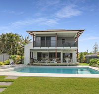 WATERFRONT HOME BORDERING MOOLOOLABA - Accommodation Search