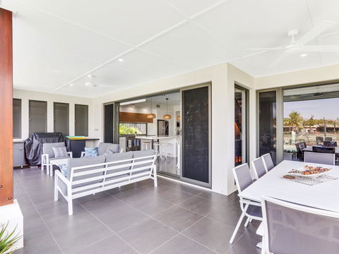 WATERFRONT HOME BORDERING MOOLOOLABA - Accommodation Search 2