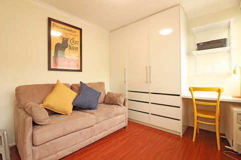 Colour Pop Fitzroy - 3 Bedroom Pet Friendly - Accommodation Search 16