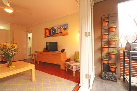 Colour Pop Fitzroy - 3 Bedroom Pet Friendly - Accommodation Search 9