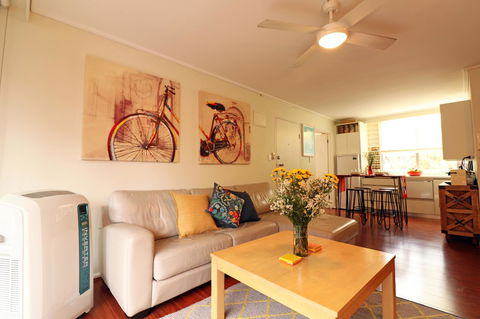 Colour Pop Fitzroy - 3 Bedroom Pet Friendly - Accommodation Search 4