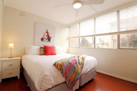 Colour Pop Fitzroy - 3 Bedroom Pet Friendly - Accommodation Search 11