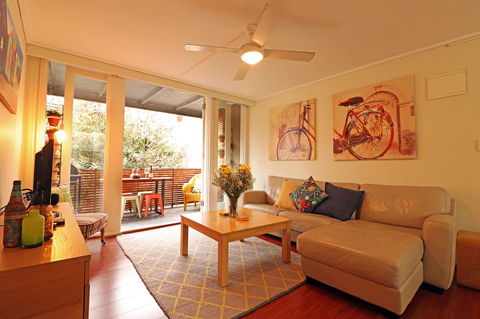 Colour Pop Fitzroy - 3 Bedroom Pet Friendly - Accommodation Search 2