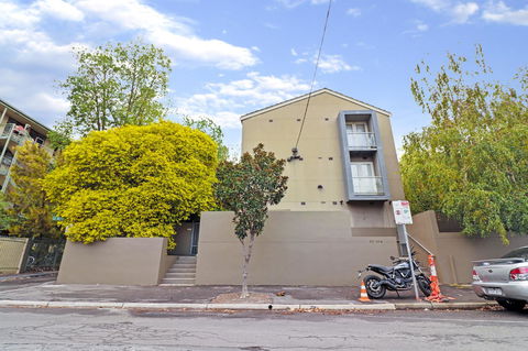Colour Pop Fitzroy - 3 Bedroom Pet Friendly - Accommodation Search 28