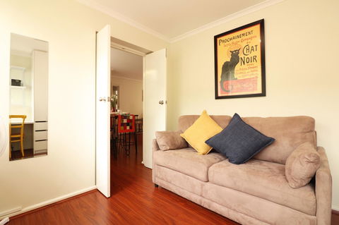 Colour Pop Fitzroy - 3 Bedroom Pet Friendly - Accommodation Search 17