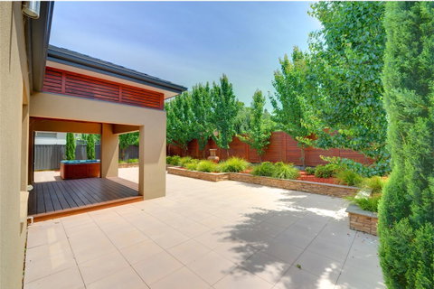 Newington Lakehouse - Accommodation Search 11
