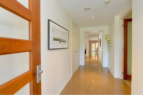Newington Lakehouse - Accommodation Search 15
