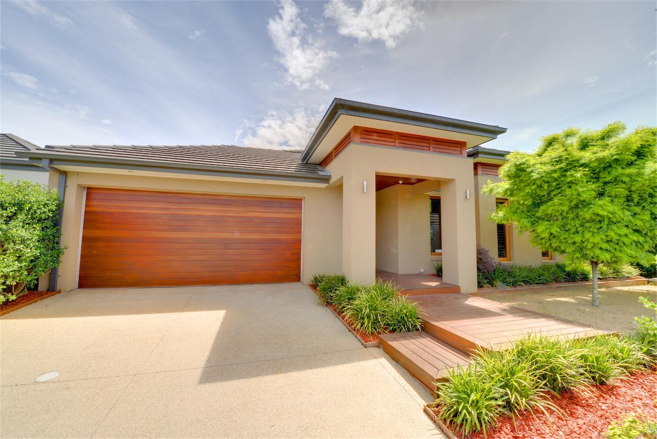 Newington VIC Accommodation Search