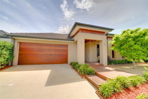 Newington Lakehouse - Accommodation Search 0