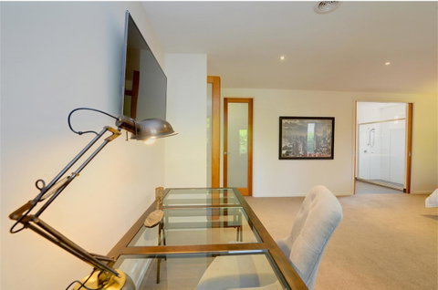 Newington Lakehouse - Accommodation Search 7
