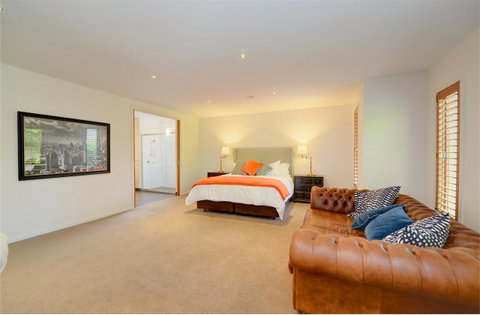 Newington Lakehouse - Accommodation Search 14