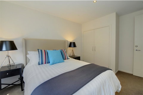 Newington Lakehouse - Accommodation Search 1