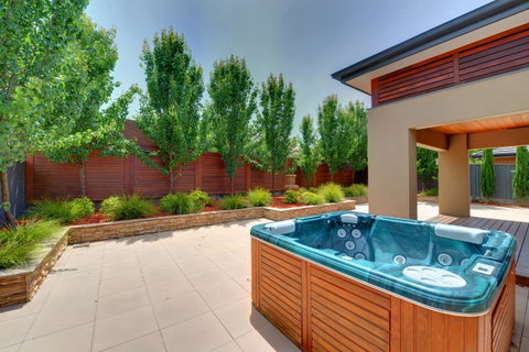 Newington Lakehouse - Accommodation Search 19