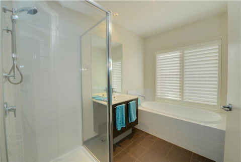 Newington Lakehouse - Accommodation Search 2