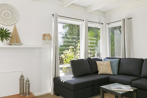 Mysa Anglesea Sleeps 7 WiFi SmartTV Cafes Shops - Accommodation Search 0