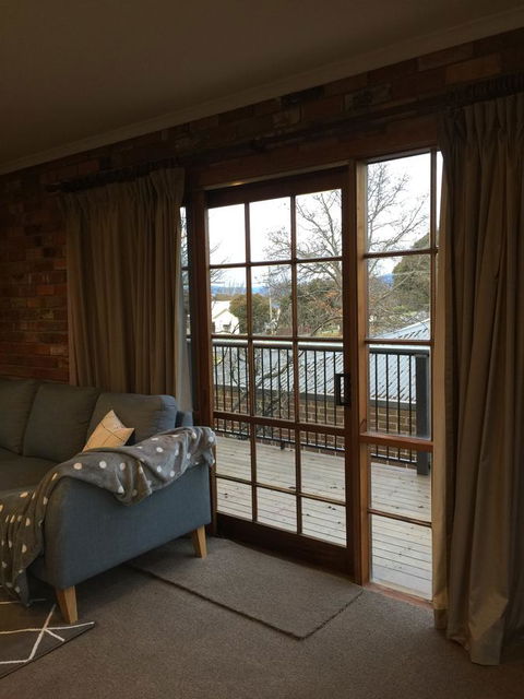 Bricks And Roses - Accommodation Search 10