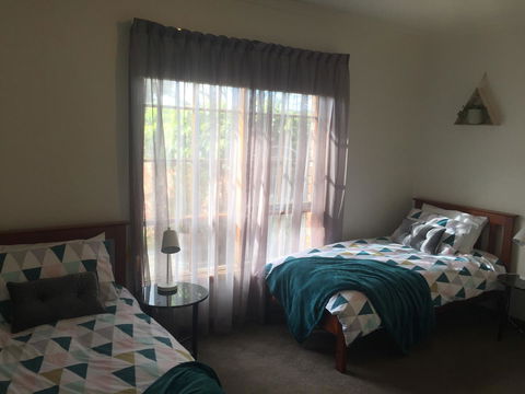 Bricks And Roses - Accommodation Search 16