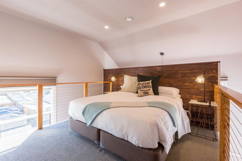 The Old Mechanics - Accommodation Search 12