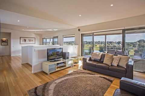 Saltwater Breeze Retreat - Accommodation Search 4