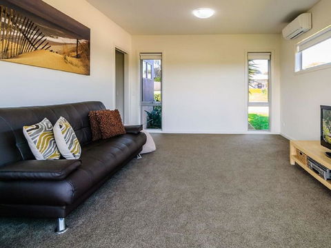 Saltwater Breeze Retreat - Accommodation Search 23
