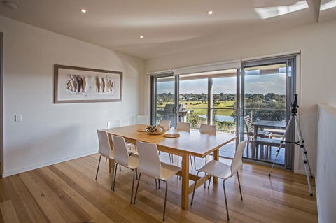 Saltwater Breeze Retreat - Accommodation Search 11