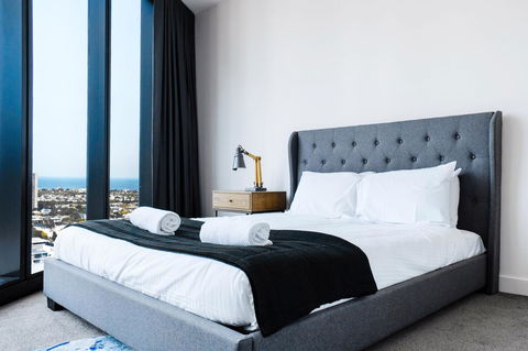 Deluxe Sea Views Apartment - Accommodation Search 10