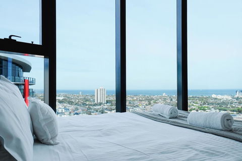 Deluxe Sea Views Apartment - Accommodation Search 18