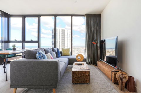 Deluxe Sea Views Apartment - Accommodation Search 3
