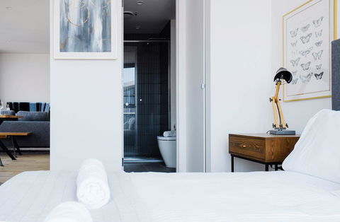 Deluxe Sea Views Apartment - Accommodation Search 16