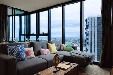Deluxe Sea Views Apartment - Accommodation Search 14