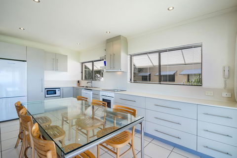 Sunseeker Holiday Apartments - Accommodation Search 26