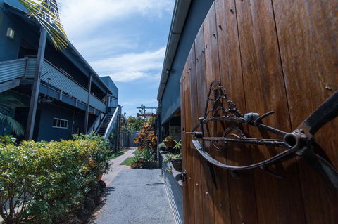 Backpackers At 1770 - Accommodation Search 3