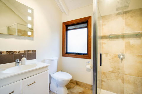 Airlie Beach Eco Cabins - Adults Only - Accommodation Search 22