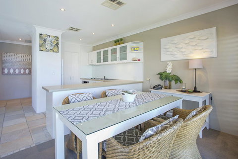 Noosa Shores Resort - Accommodation Search 24