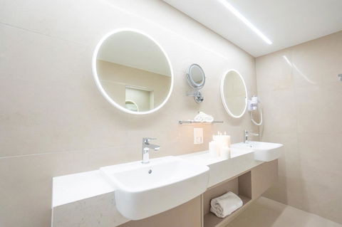 Pacific Hotel Cairns - Accommodation Search 24