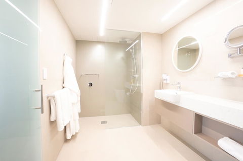 Pacific Hotel Cairns - Accommodation Search 5