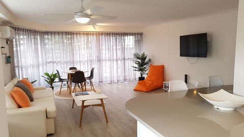 Surfers Chalet - Accommodation Search 11