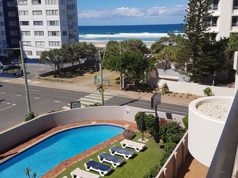 Surfers Chalet - Accommodation Search 14