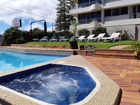 Surfers Chalet - Accommodation Search 6