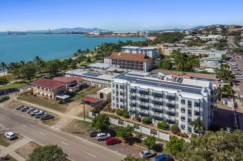 Madison Ocean Breeze Apartments - Accommodation Search 3