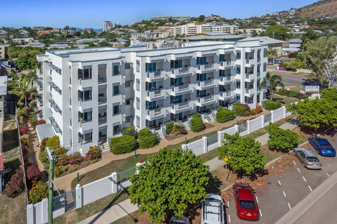Madison Ocean Breeze Apartments - Accommodation Search 1