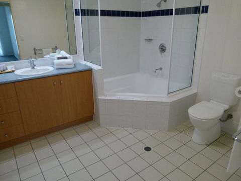 Madison Ocean Breeze Apartments - Accommodation Search 33