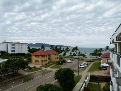 Madison Ocean Breeze Apartments - Accommodation Search 39