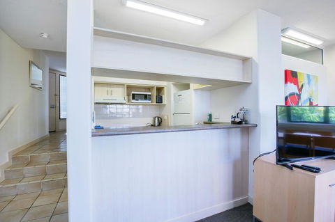 Tiki Hotel Apartments Surfers Paradise - Accommodation Search 9