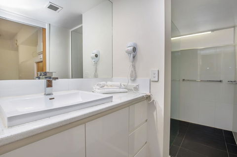 Tiki Hotel Apartments Surfers Paradise - Accommodation Search 5