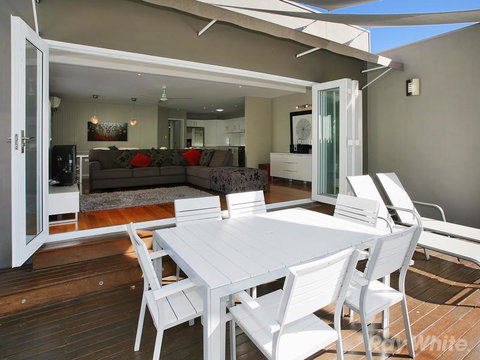 Beach House On Tradewinds Avenue - Accommodation Search 2