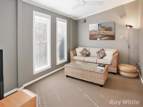 Beach House On Tradewinds Avenue - Accommodation Search 6